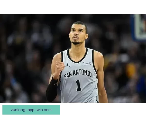 科尔感叹篮筐变玩具马刺球星直指MVP目标全力冲刺 科尔感叹篮筐变玩具马刺球星直指MVP目标全力冲刺