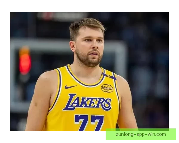 东契奇三节砍40分创湖人单赛季三分新纪录 里夫斯迎个人里程碑